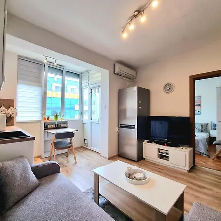 Compact Next To Troikata Square Lejlighed Burgas City